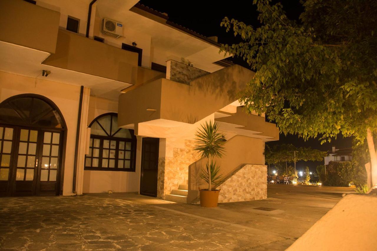 Palm Tree Apartments Psakoudia Eksteriør billede